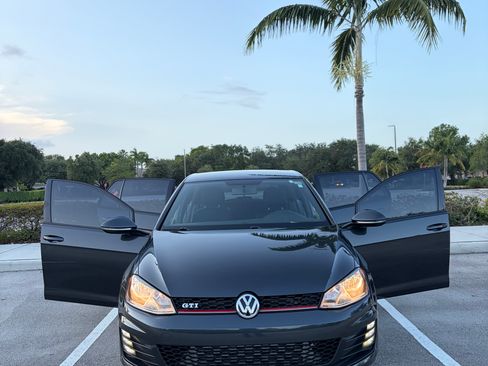 Used 2017 Volkswagen GTI S FWD image 9