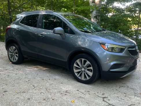 Used 2020 Buick Encore Preferred FWD image 2