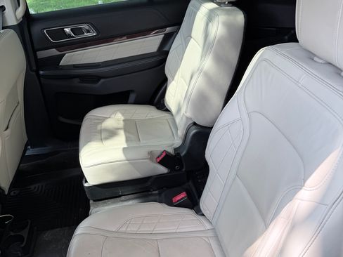 Used 2018 Ford Explorer Platinum AWD/4WD image 28
