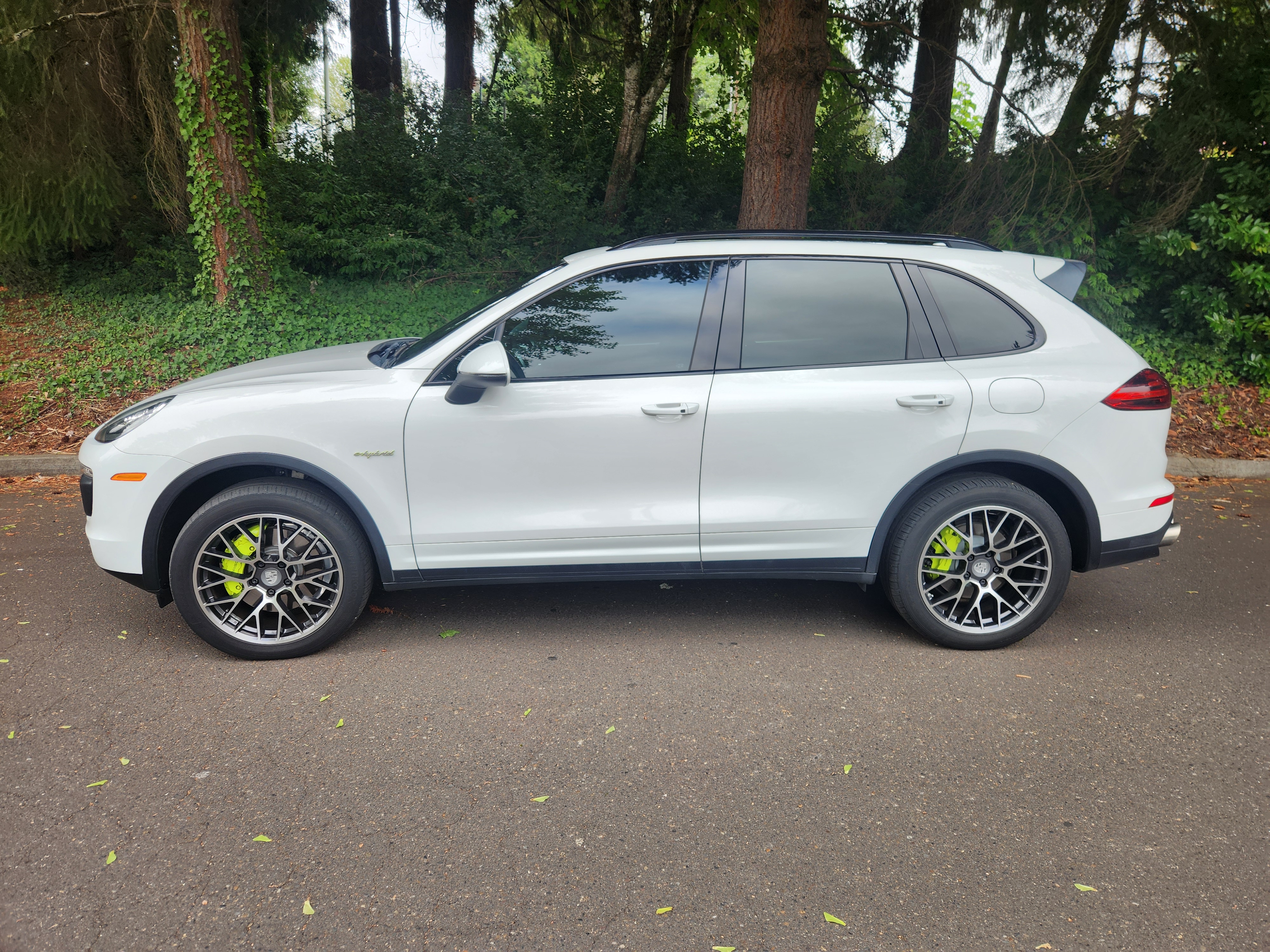 Used 2016 Porsche Cayenne S AWD/4WD image 2