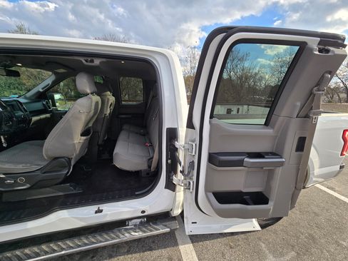 Used 2016 Ford F150 XLT w/ Equipment Group 301A Mid image 4