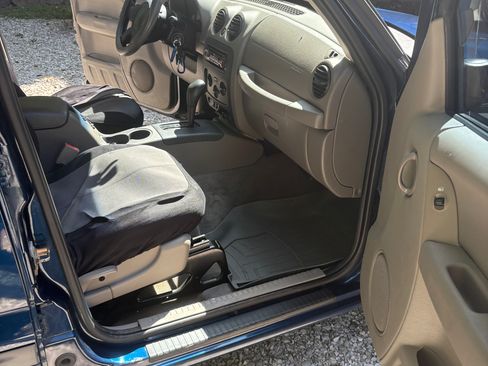 Used 2004 Jeep Liberty Sport w/ PWR Convenience Group image 17