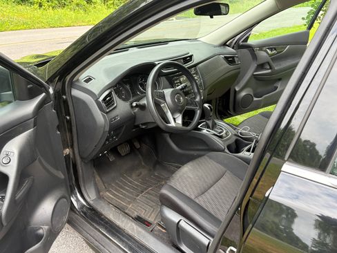 Used 2017 Nissan Rogue S AWD/4WD image 8