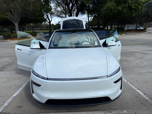 Used 2026 Tesla Model Y Long Range image 14