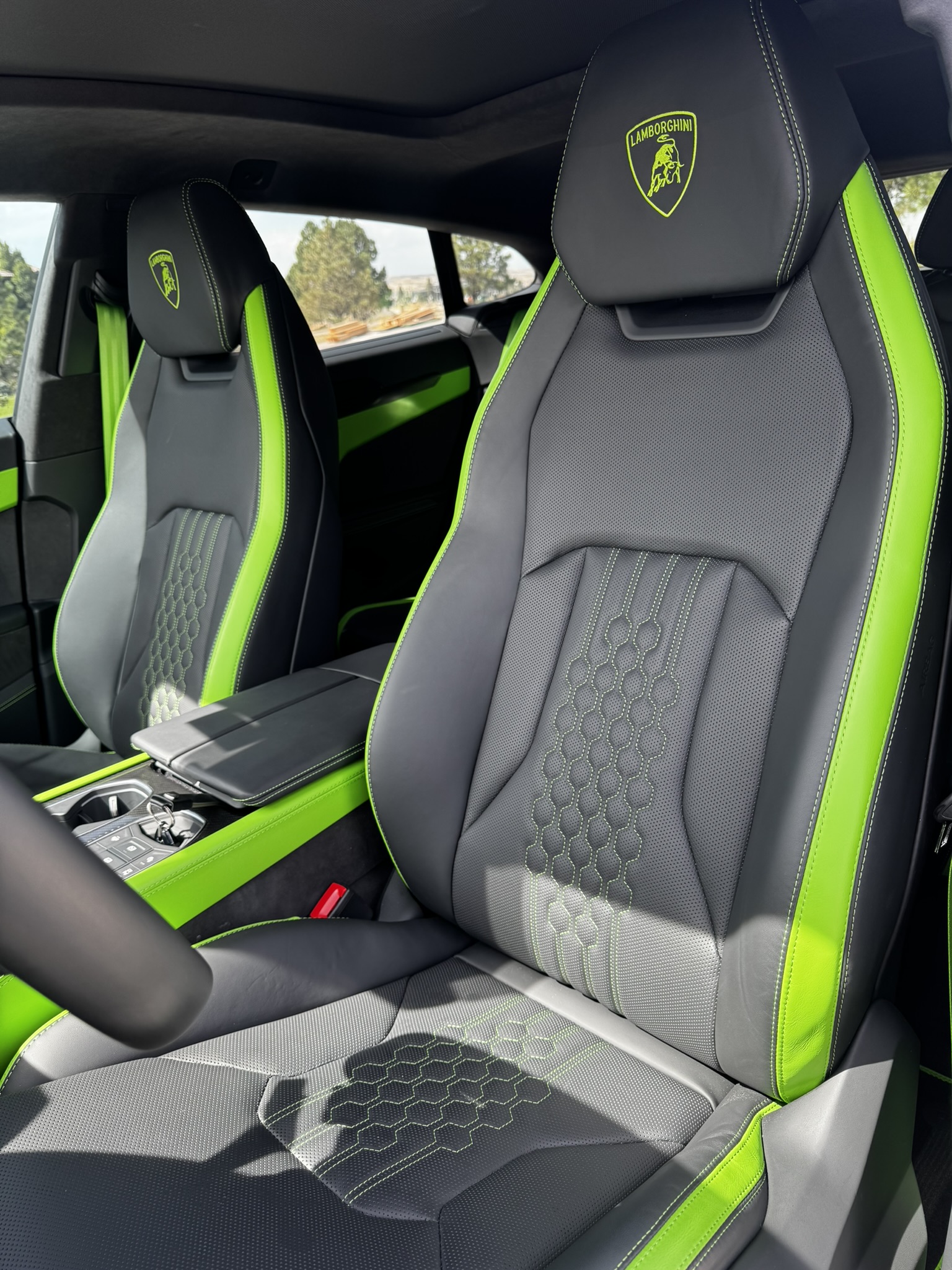 Used 2025 Lamborghini Urus SE AWD/4WD image 13