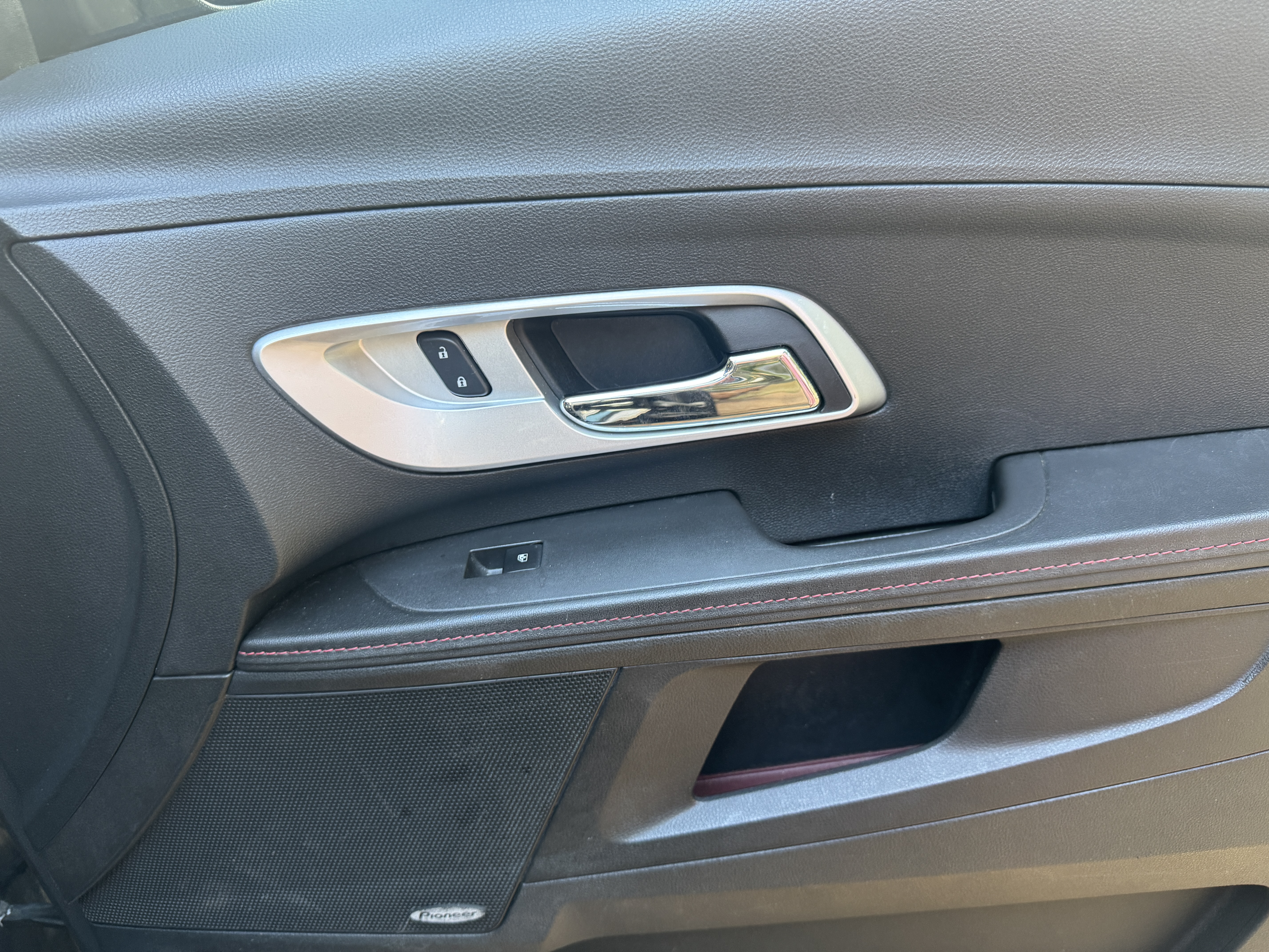 Used 2015 Chevrolet Equinox LTZ AWD/4WD image 16