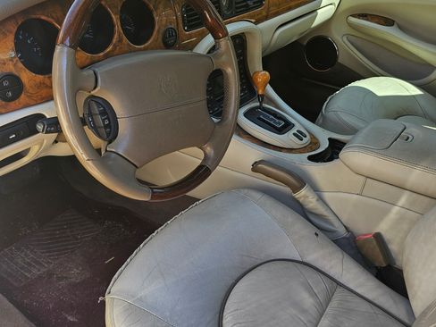 Used 2001 Jaguar XJ Vanden Plas image 12