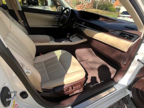 Used 2017 Lexus ES 350 w/ Luxury Package image 9