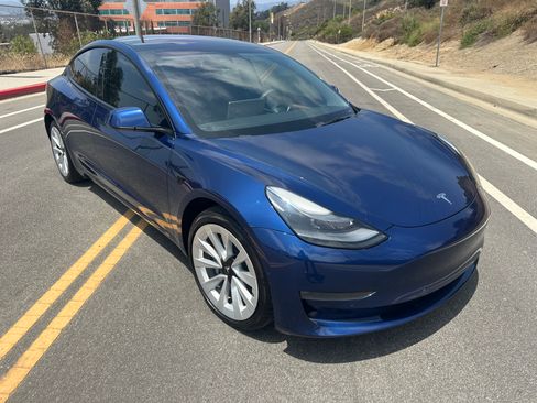 Used 2022 Tesla Model 3 Long Range AWD/4WD image 4