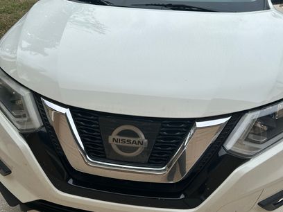Used 2017 Nissan Rogue SV