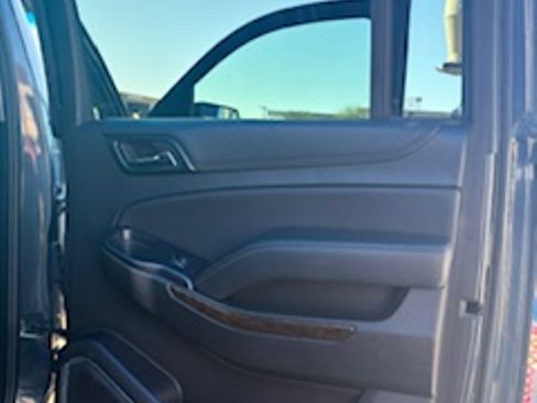 Used 2019 Chevrolet Suburban LT image 10
