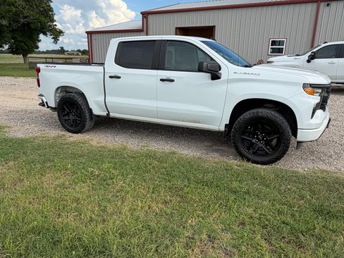 Used 2023 Chevrolet Silverado 1500 Custom AWD/4WD image 5