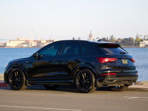 Used 2023 Audi Q3 2.0T Premium w/ Black Optic Sport Package AWD/4WD image 5