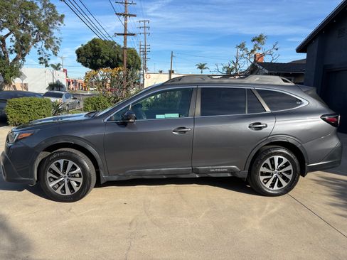 Used 2020 Subaru Outback Premium image 1