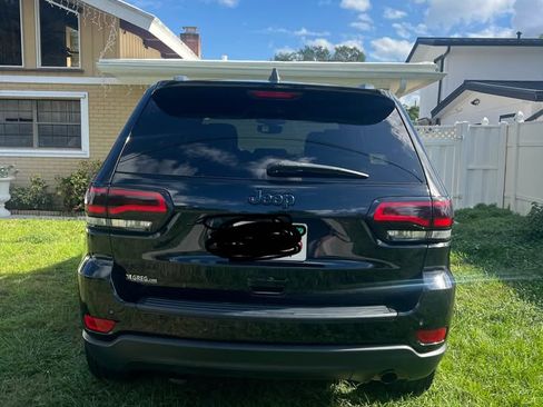 Used 2018 Jeep Grand Cherokee Laredo image 4