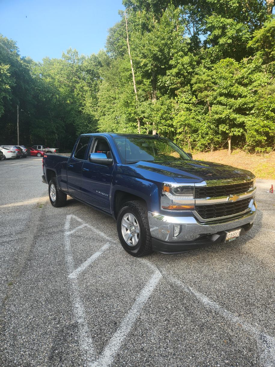 Used 2017 Chevrolet Silverado 1500 LT w/ All Star Edition AWD/4WD image 10