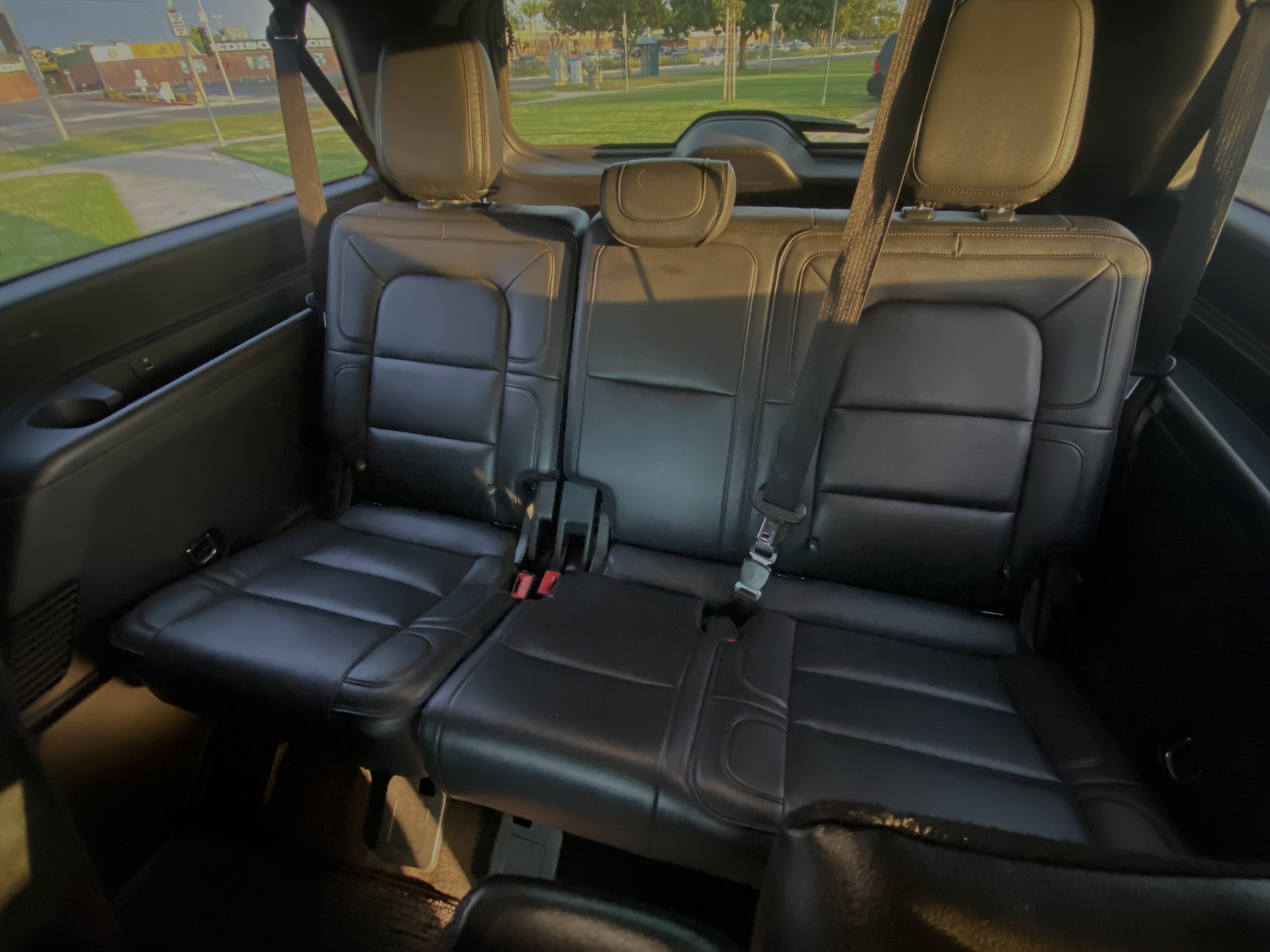 Used 2018 Lincoln Navigator L Select RWD image 11