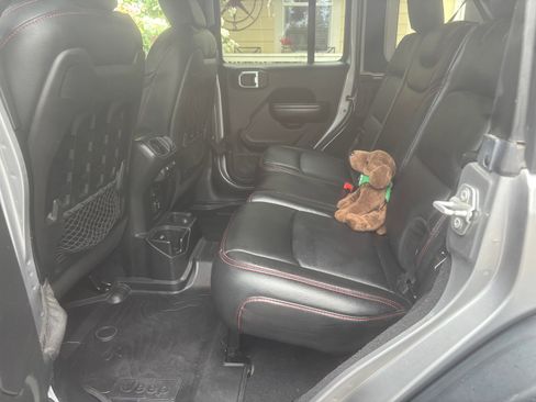 Used 2018 Jeep Wrangler Unlimited Rubicon AWD/4WD image 8