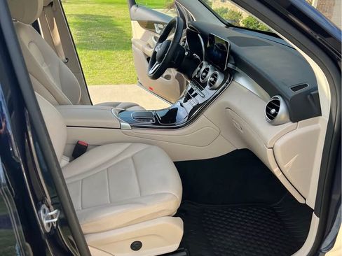 Used 2021 Mercedes-Benz GLC 300 image 8