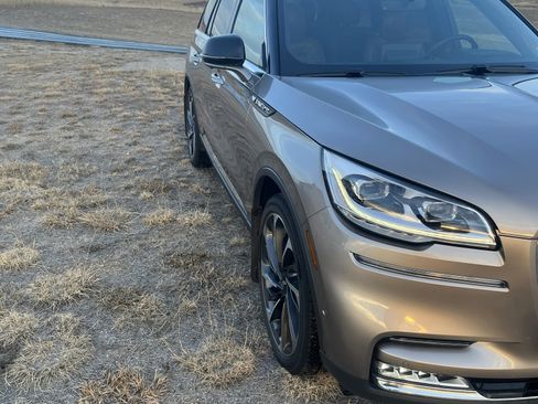 Used 2020 Lincoln Aviator Reserve w/ Equipment Group 202A image 2