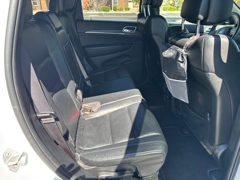 Used 2019 Jeep Grand Cherokee Limited w/ Trailer Tow Group IV AWD/4WD image 16