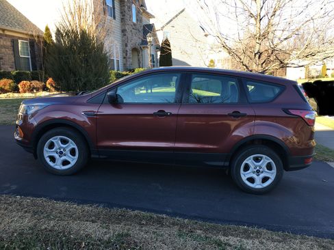 Used 2018 Ford Escape S image 2