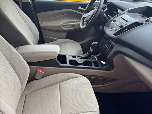 Used 2017 Ford Escape SE FWD image 11