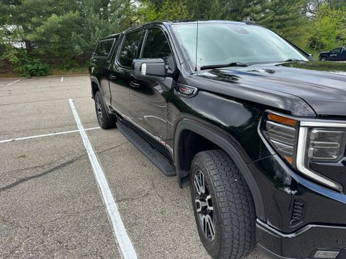 Used 2022 GMC Sierra 1500 AT4 w/ AT4 Premium Package AWD/4WD image 6
