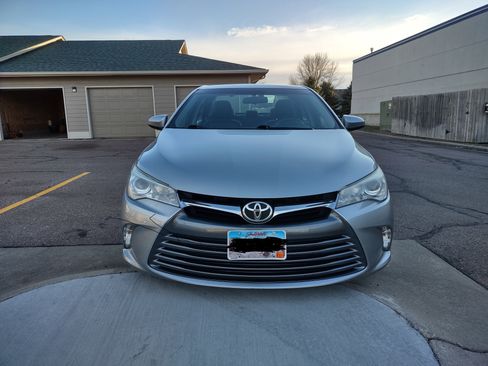 Used 2015 Toyota Camry LE image 1