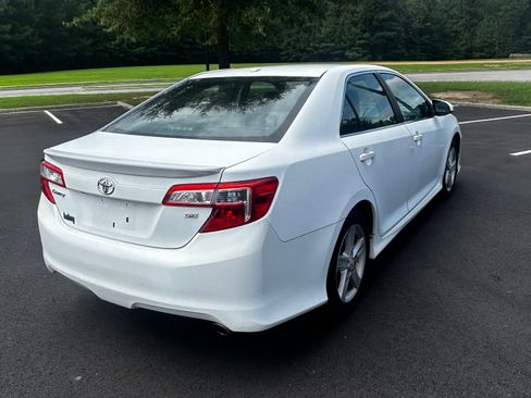 Used 2012 Toyota Camry SE w/ Leather Pkg FWD image 4