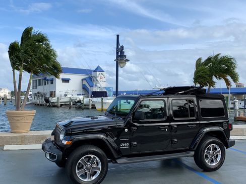Used 2019 Jeep Wrangler Unlimited Sahara image 1