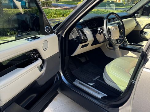 Used 2019 Land Rover Range Rover HSE image 2