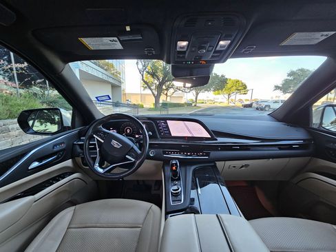 Used 2023 Cadillac Escalade ESV Premium Luxury image 9