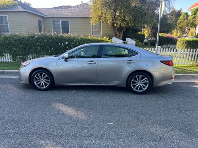 Used 2016 Lexus ES 300h w/ Luxury Package w/Wood Trim