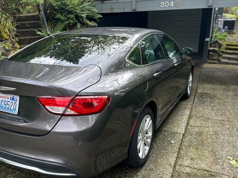 Used 2015 Chrysler 200 Limited FWD image 2