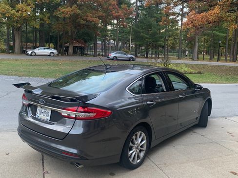 Used 2018 Ford Fusion Energi SE image 2