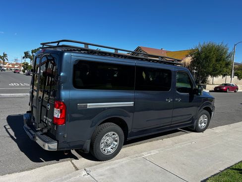 Used 2016 Nissan NV 3500 SL image 2