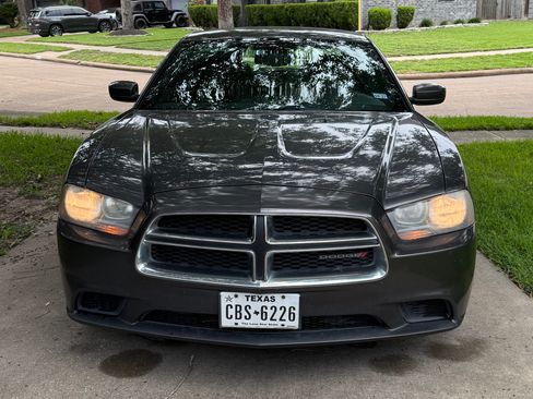 Used 2013 Dodge Charger SE w/ Connectivity Group RWD image 2