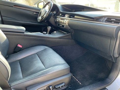 Used 2013 Lexus ES 350 w/ Luxury Pkg image 17