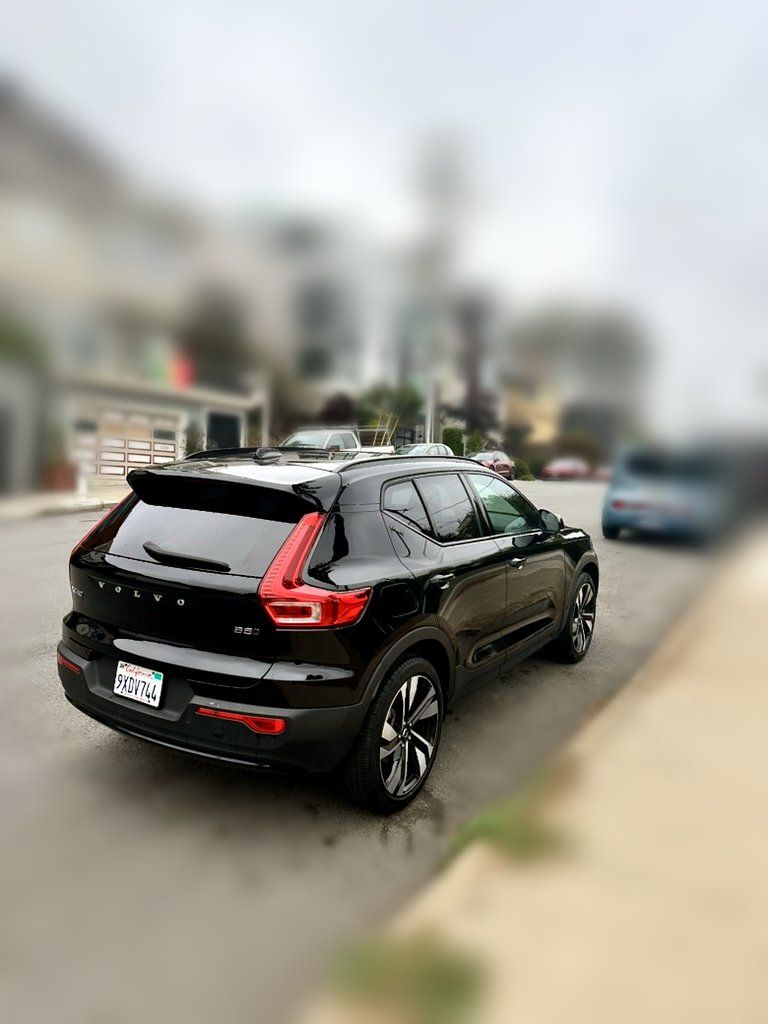 Used 2025 Volvo XC40 B5 Plus AWD/4WD image 13