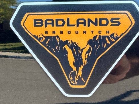 Used 2022 Ford Bronco Badlands image 11