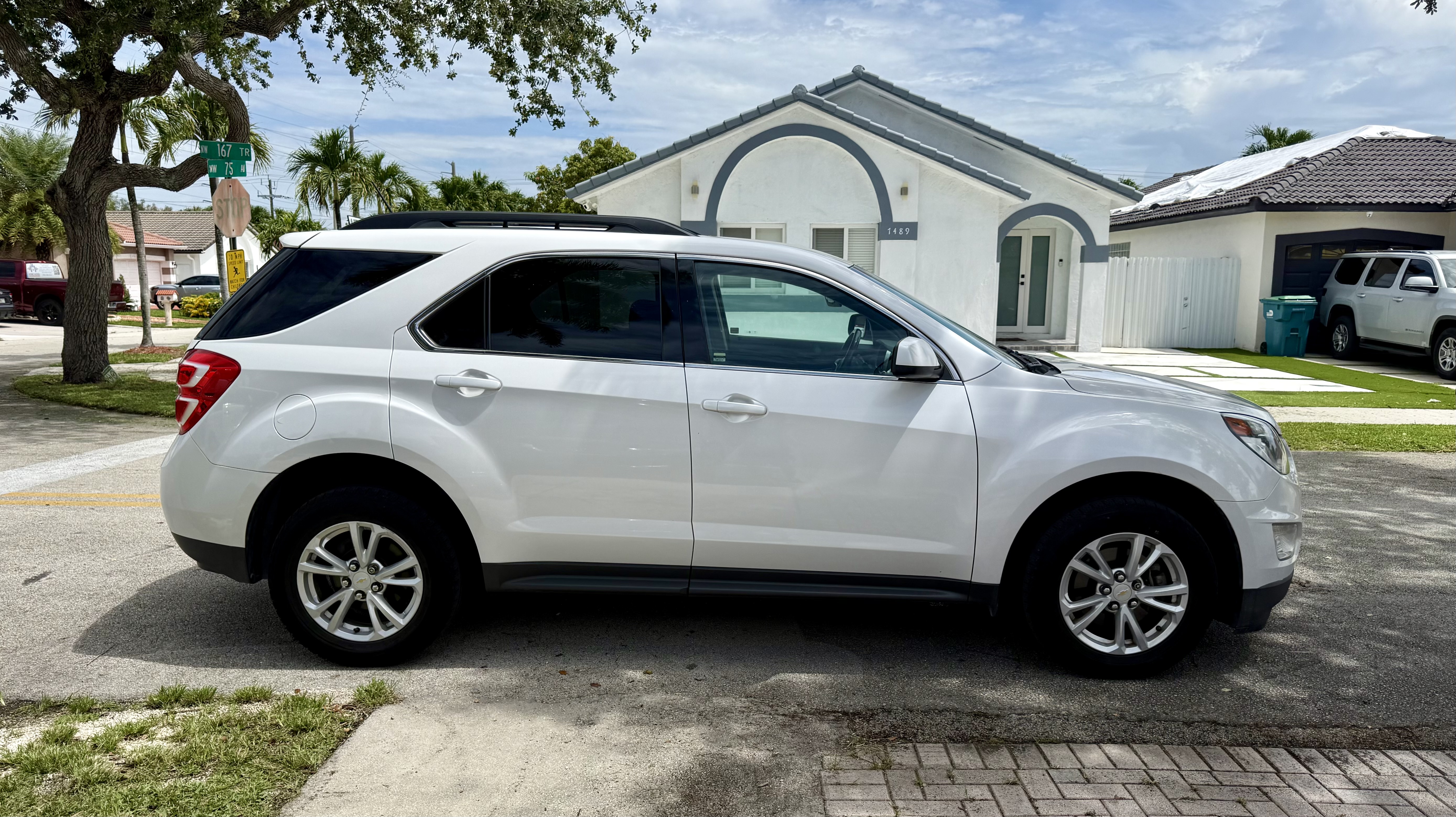 Used 2017 Chevrolet Equinox LT w/ Convenience Package FWD image 8