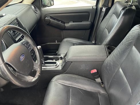 Used 2010 Ford Explorer XLT image 16
