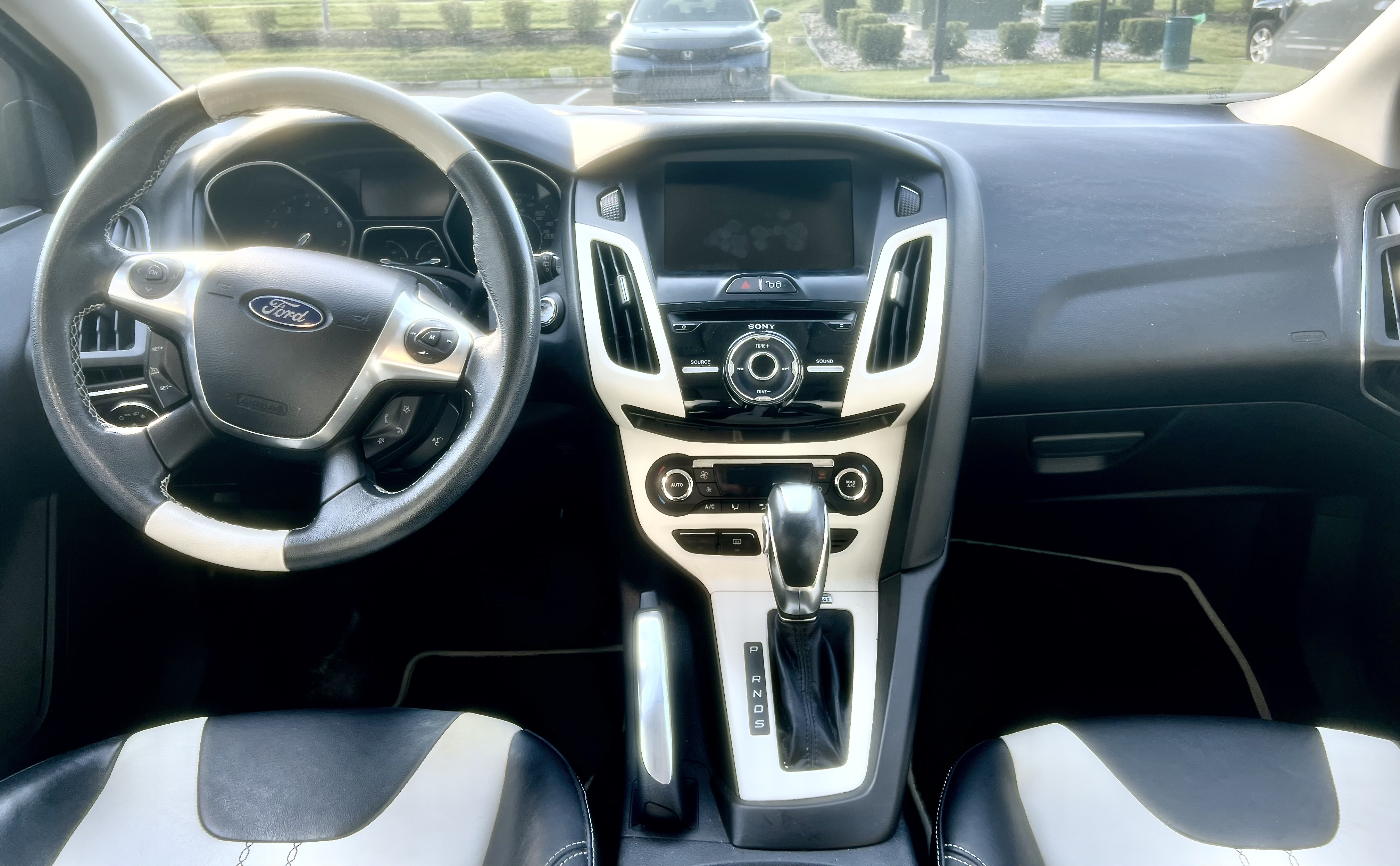 Used 2012 Ford Focus Titanium FWD image 11