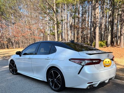Used 2018 Toyota Camry XSE image 5