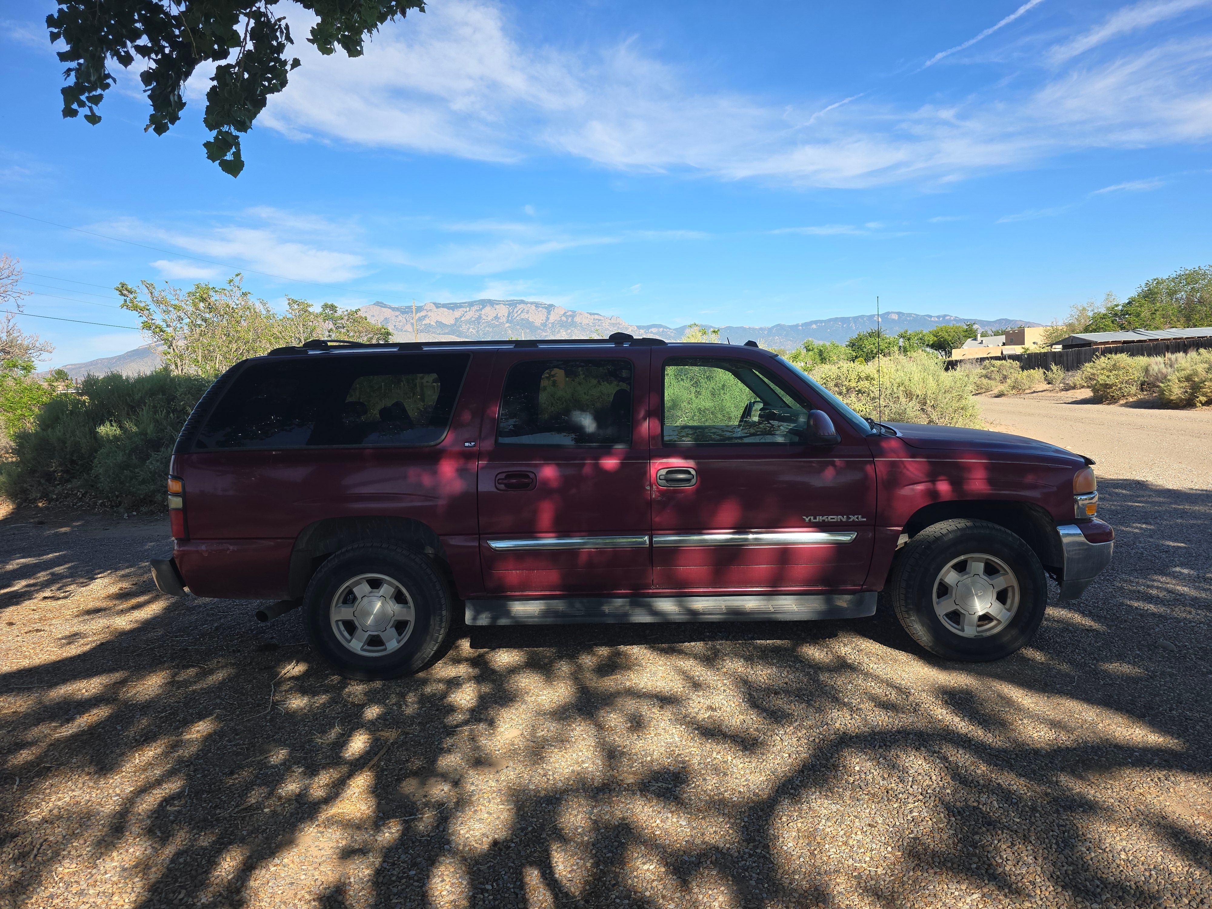 Used 2004 GMC Yukon XL SLT w/ Preferred Equipment Group AWD/4WD image 5