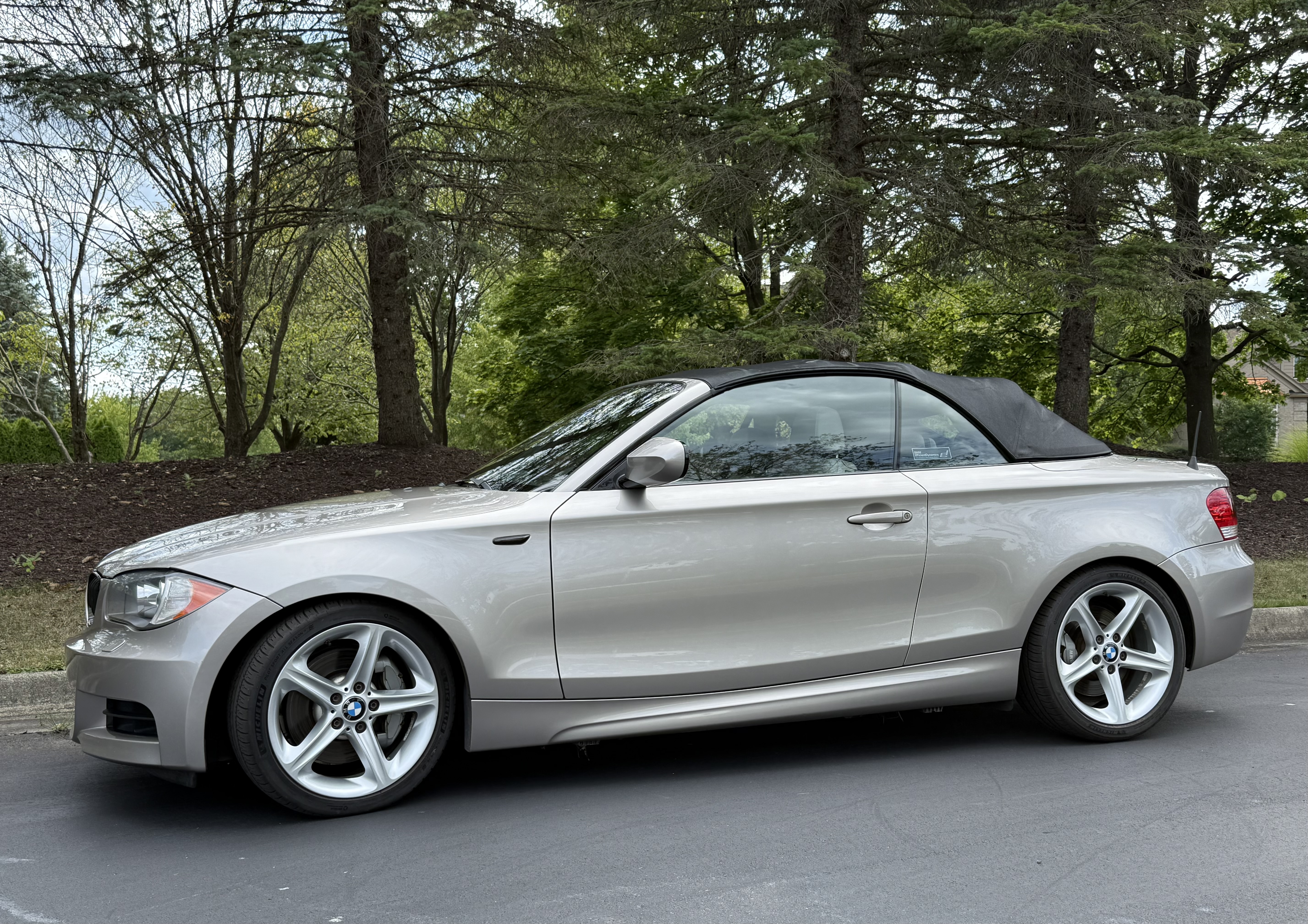 Used 2011 BMW 135i Convertible RWD image 1