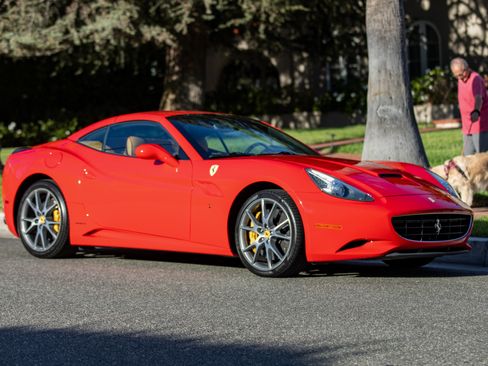Used 2012 Ferrari California image 12