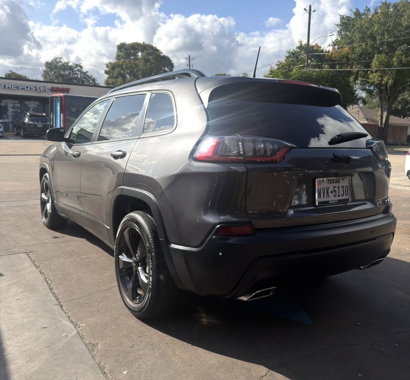 Used 2019 Jeep Cherokee Latitude Plus FWD image 10