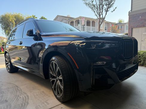Used 2021 BMW X7 M50i w/ Dynamic Handling Package AWD/4WD image 8